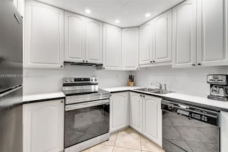 221 SE 9th Ave Unit 211, Pompano Beach, FL 33060