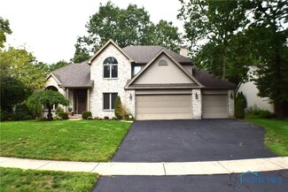 8256 Country Brook Dr, Holland, OH 43528