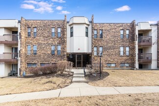 2214 Country Club Dr Unit 12, Woodridge, IL 60517