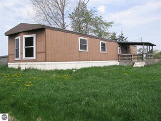 884 Bishop Rd, Sterling, MI 48659