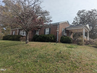 821 W Sycamore St, Chase City, VA 23924