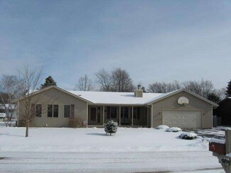 9618 Woods Ln, Hebron, IL 60034