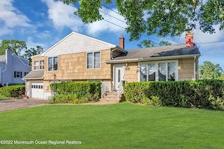 17 Johnston St, Oakhurst, NJ 07755