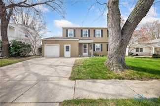 1228 Eastland Dr, Oregon, OH 43616