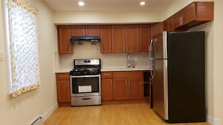 40-30 247th St Unit 1Fl, Douglaston, NY 11363