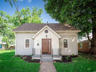 909 W 4th St, Mount Vernon, IN 47620