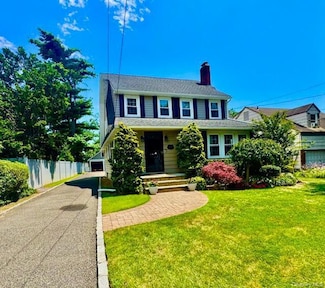 987 E Prospect St, Woodmere, NY 11598