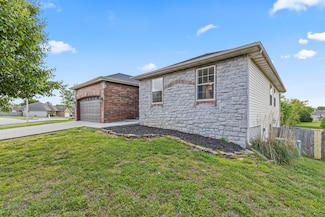 5703 S Vicksburg Battle Ct, Brookline, MO 65619