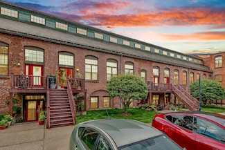 33 Mechanic St Unit 204, Windsor, CT 06095