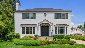 70 Chestnut Ave, Clarendon Hills, IL 60514