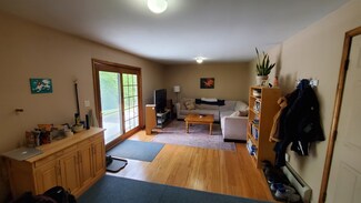 20 Chelsea Cir, West Lebanon, NH 03784