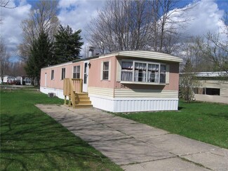 36 Hickory Ln, Marilla, NY 14004
