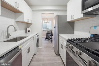 1521 Colonial Dr Unit 104, Woodbridge, VA 22192