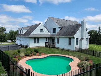 3 Manchur Ct, Flemington, NJ 08822