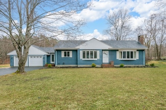 140 Falmouth Rd, Falmouth, ME 04105