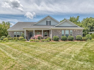 314 Candella Dr, Matthews, NC 28104