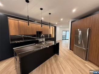 1 Casper Ln Unit 1A, Fort Lee, NJ 07024