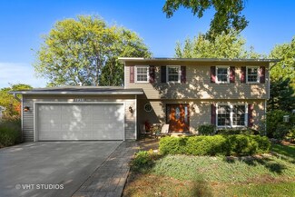 2433 Waupaca Ct, Naperville, IL 60564