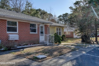 5 Alden Ct Unit B, Whiting, NJ 08759