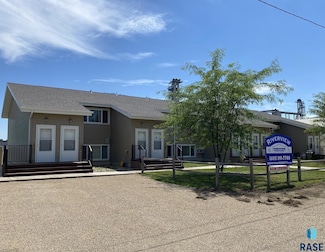 302 E Pine St, Philip, SD 57567