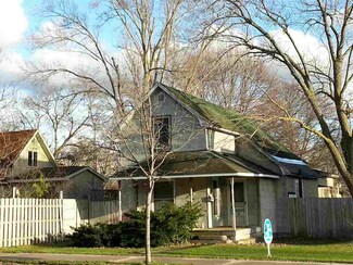 832 E Eighth St, Traverse City, MI 49686