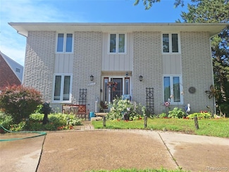 22422 Lakeland St, Saint Clair Shores, MI 48081