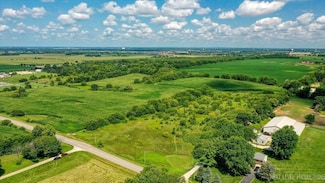 001 Woolley Rd, Oswego, IL 60543
