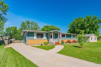 330 Meadow Ln, Mazomanie, WI 53560