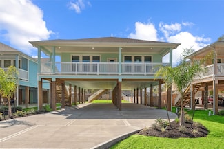 347 Bay Oaks Dr, La Porte, TX 77571