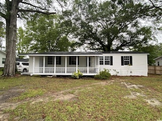 1030 Levi St, Manning, SC 29102