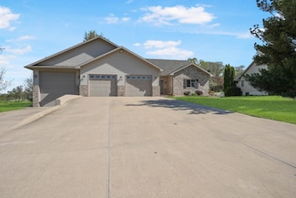 202 6th St, Traer, IA 50675