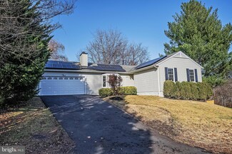 1410 Kingsvale Cir, Herndon, VA 20170