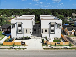 4932 Old Spanish Trail Unit D301, Houston, TX 77021