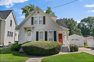 439 Ryerson Ave, Elgin, IL 60123