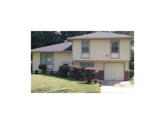 9411 Fairwood Dr, Kansas City, MO 64138