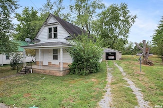 437 N Thompson St, Carrier Mills, IL 62917