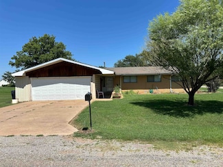 1524 Poplar St, Wakita, OK 73771