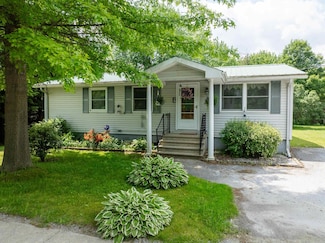 75 Pleasant St, Enosburg, VT 05450