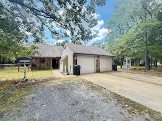 105 Summit Ridge Dr, Tahlequah, OK 74464