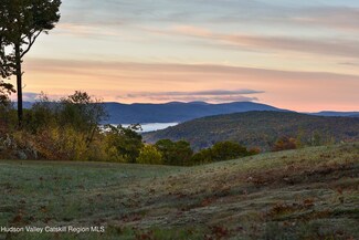 190 Mallory Rd, Chatham, NY 12037