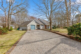 12 Wadsworth Ln, Yarmouth Port, MA 02675