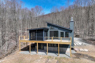 90 Meadow Ln, Fremont Center, NY 12736