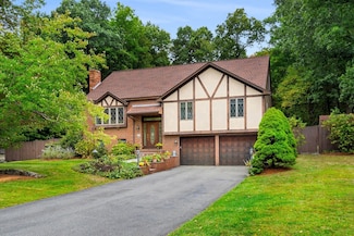8 Naumkeag Row, Danvers, MA 01923