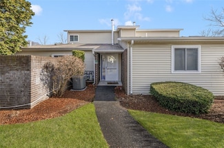 856 Halifax Dr, Warwick, RI 02886