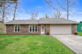 210 W Skyway Dr, Muncie, IN 47303