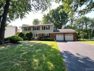 7 Blackfoot Dr, Manalapan, NJ 07726