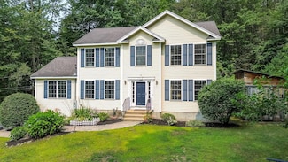 82 Maplewold Rd, Weare, NH 03281