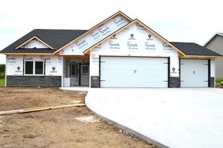 1303 Iris Ln E, Saint Joseph, MN 56374