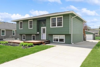 528 10th St, West Des Moines, IA 50265