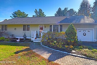 4 Callaghan Blvd, Ballston Lake, NY 12019